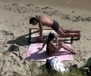 Successful beach-voyeuristic caught a nubile duo