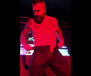 Bearded homo dancing Striptease at homo club